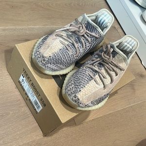Yeezy 350 v2 5.5